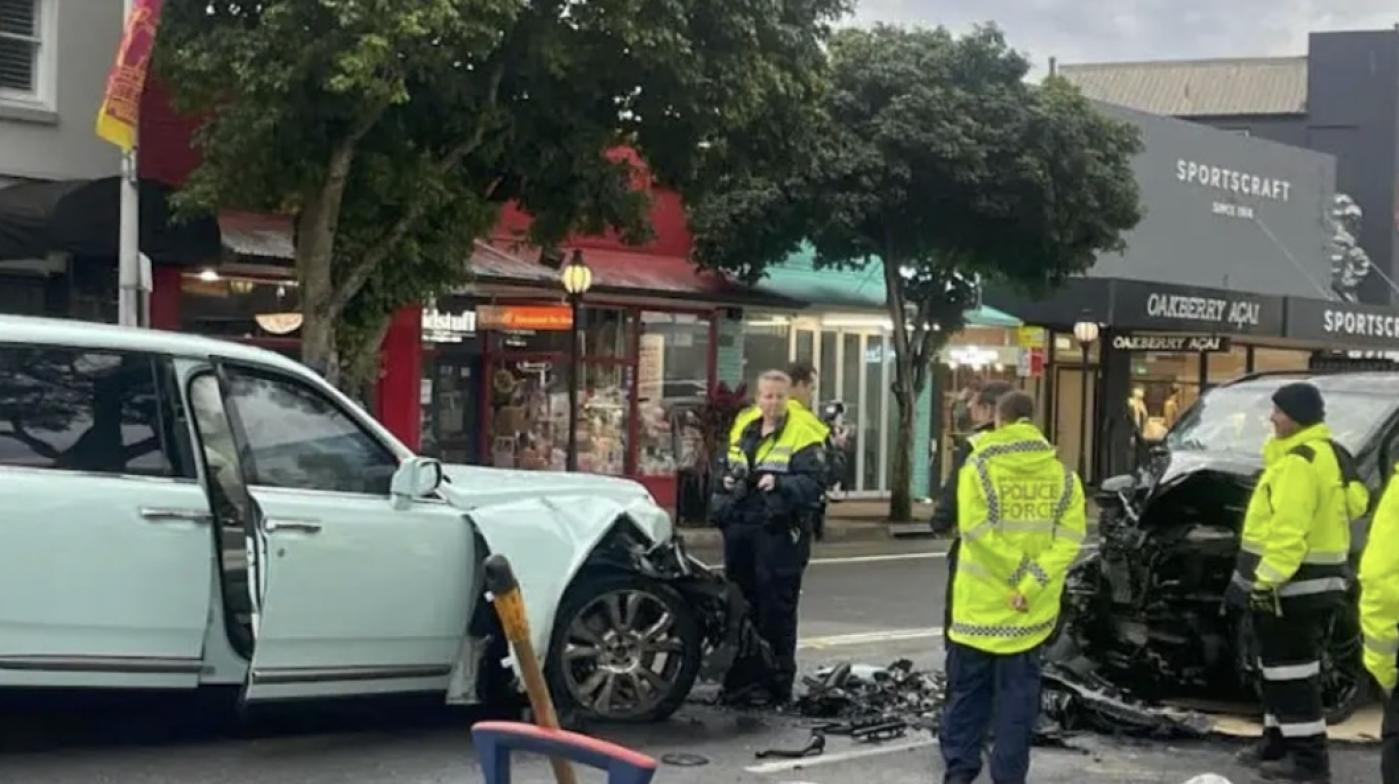 楊蘭蘭駕駛自色頂級休旅車，狠撞一輛賓士車，被撞的車主卻可能終生殘疾。翻攝網路