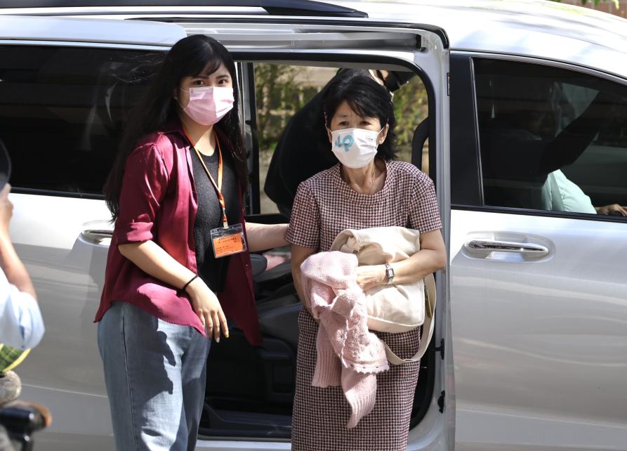 陳佩琪法庭內失控！對法官大吼「他到底做了什麼」　遭法警拘束