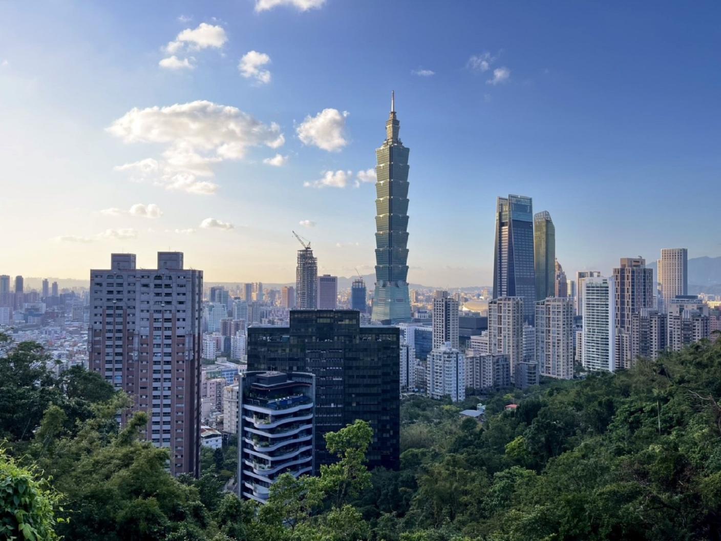 小宅已成購屋主流，根據統計，前十大交易熱區包括雙北、桃園和台中，其中新北有5區上榜最多。永慶房屋提供