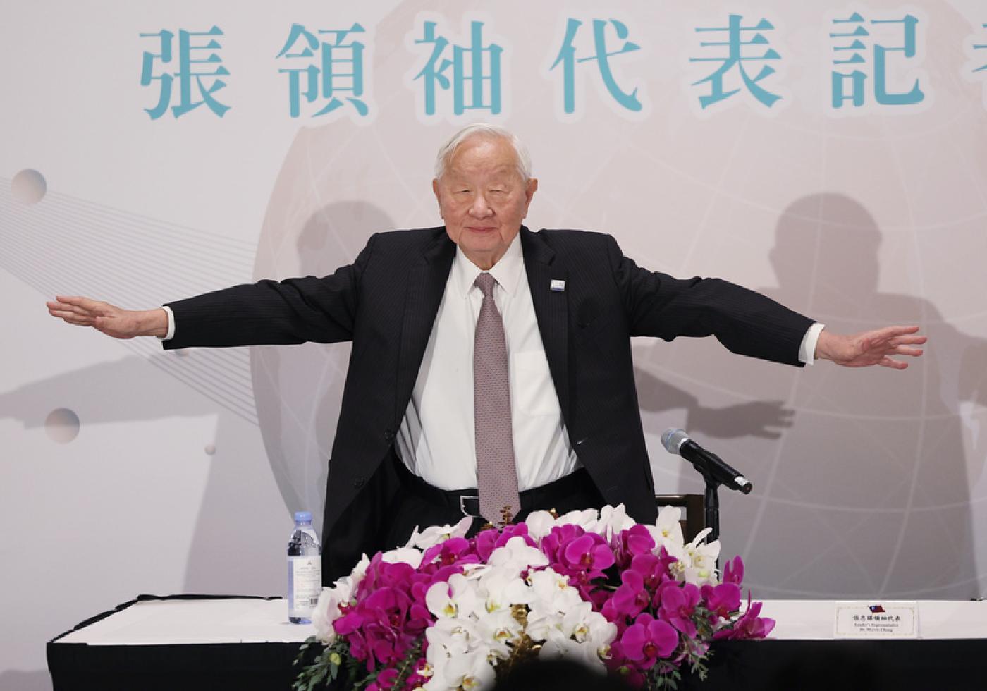 張忠謀在退休後成為台灣參加APEC領袖峰會的招牌人物。圖為2023年張忠謀在APEC記者會。資料照片／中央社
