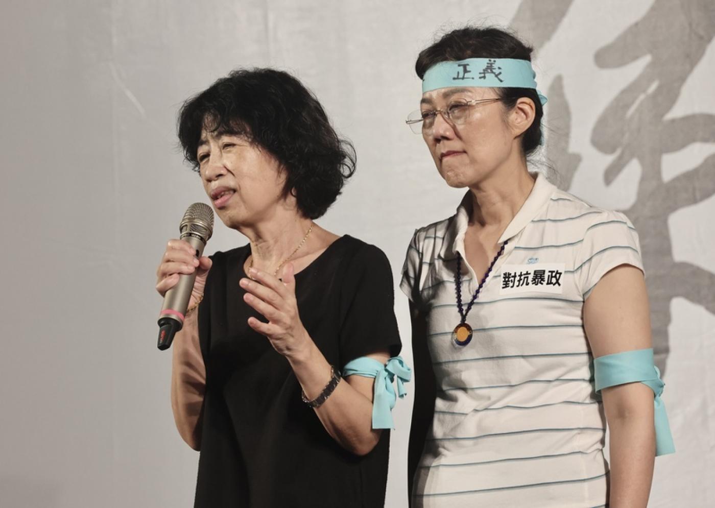 柯文哲收押禁見一年，陳佩琪情緒也出現異常，她坦言現在吃藥控制。圖為去年9月柯文哲收押禁見後，陳佩琪出現在民眾黨的聲援晚會。資料照片