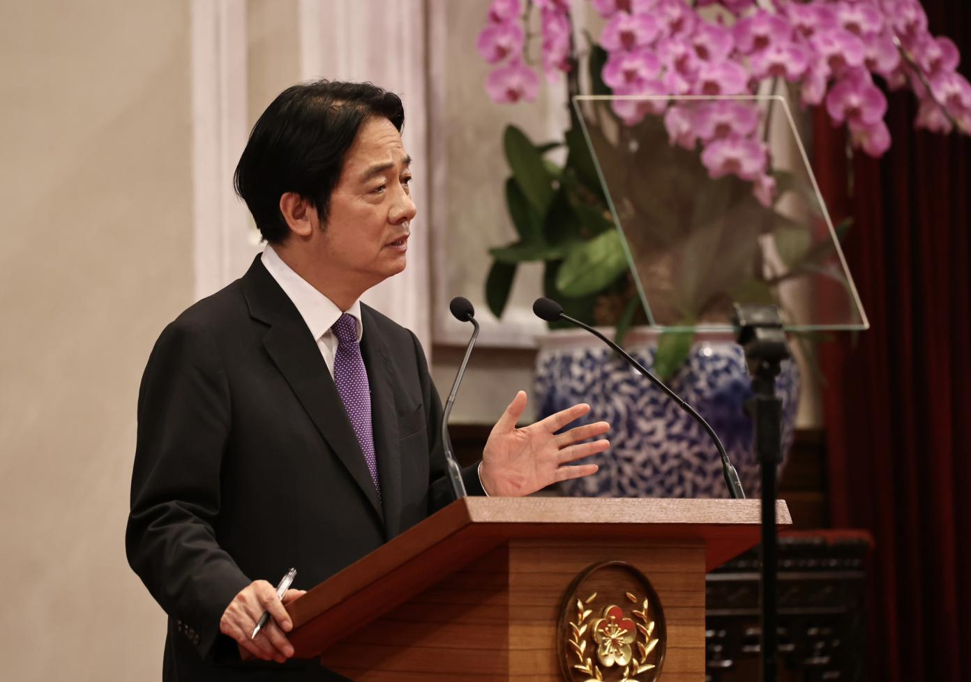 小笠原認為民進黨的執政優勢已經不在，朝野勢力接下來平分秋色。圖為823罷免投票後總統賴清德召開記者會說明非核家園政策調整及內閣改組。林啟弘攝