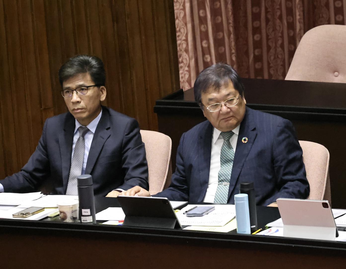 內閣改組人事至今遲未公布，傳衛福部長邱泰源（右）22日曾被約談，但至今仍拒絕提出請辭信。林啟弘攝