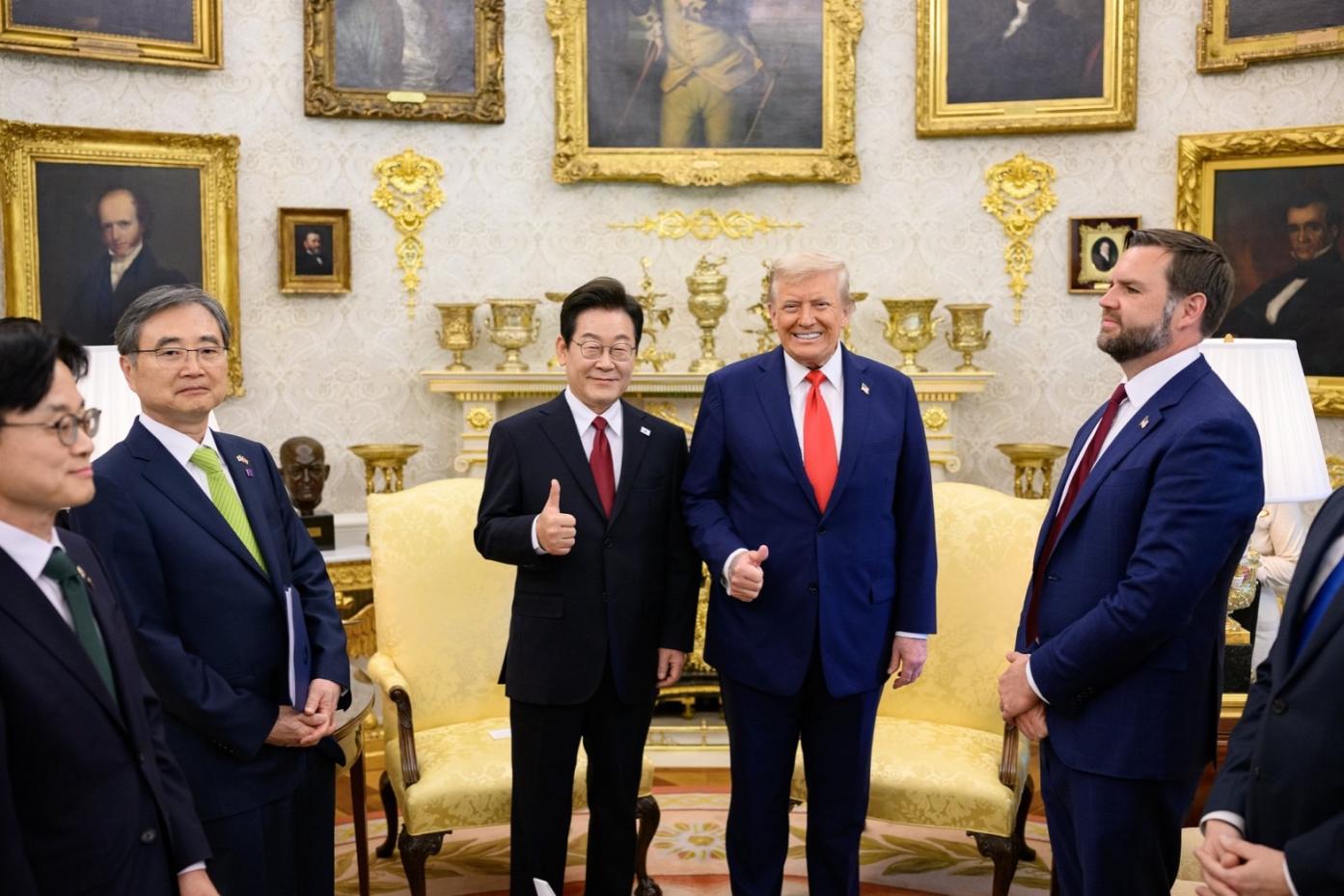 川普和李在明在白宮見面，雙方見面前川普貼文質疑南韓正在對政敵進行清洗，但兩人會面時並沒有不愉快。翻攝白宮X