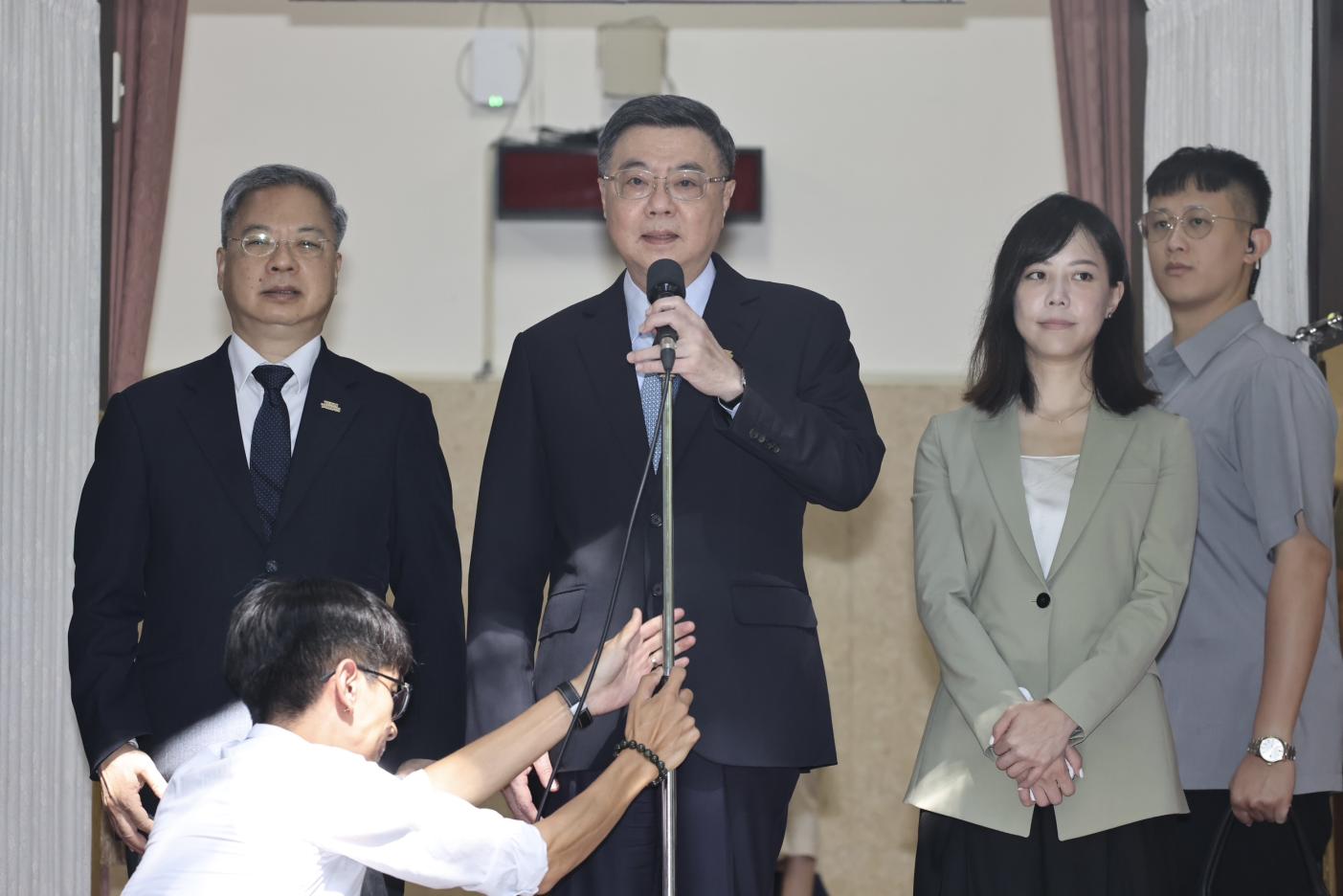 卓榮泰本週密集到立法院進行專案報告，今天是針對年度追加預算案，洪孟楷不滿年度都過了2/3了，追加案的合理性在哪裡。林啟弘攝