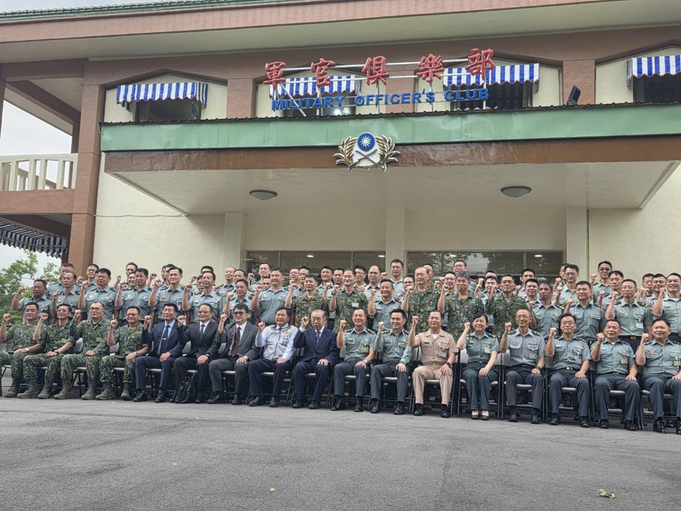 九三軍人節將屆，軍人之友社榮譽理事長李棟樑赴陸軍司令部辦理敬軍餐會。王烱華攝
