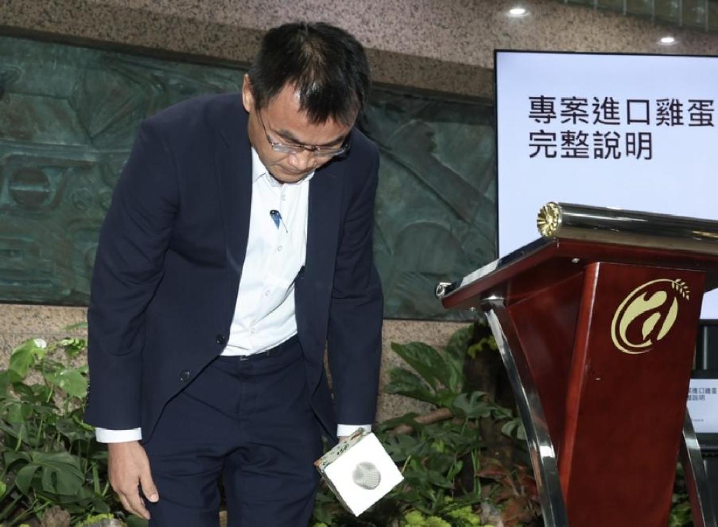前農業部長陳吉仲獲得簽結。圖為他2023年為超思案道歉／中央社
