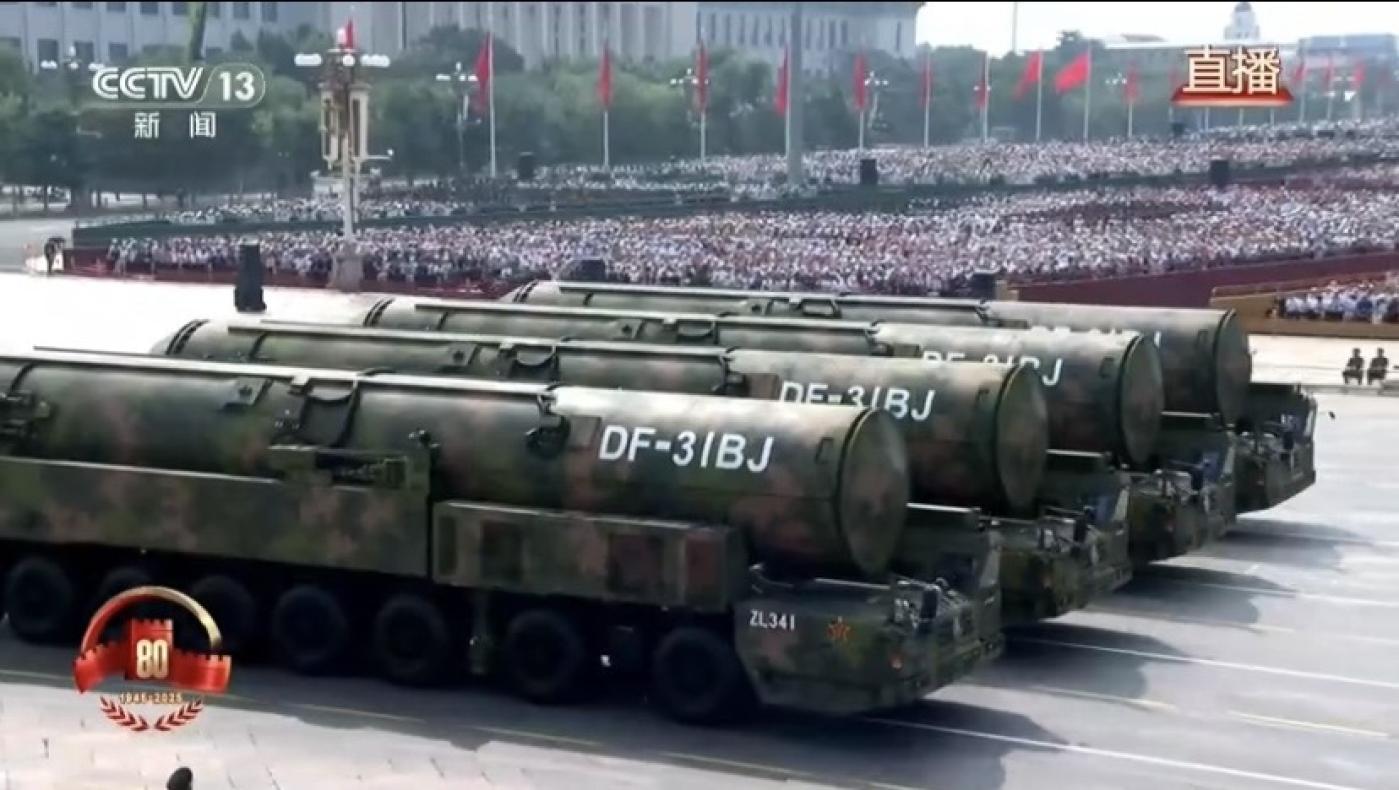 中共出動核導彈方隊，強調打擊範圍含蓋全球，「忠實執行世界和平任務」。翻攝中國央視
