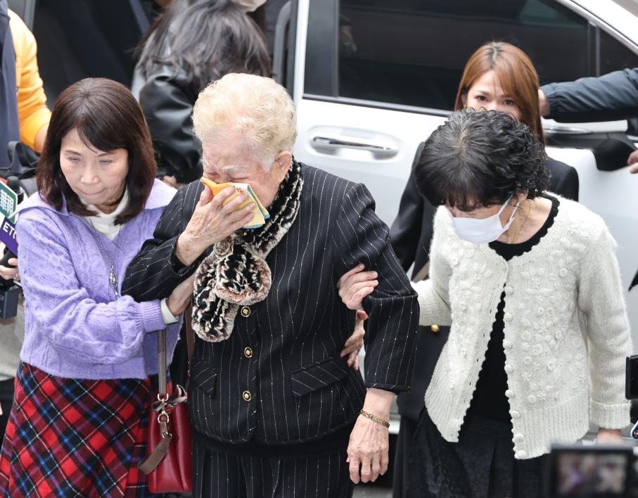 柯文哲羈押1年終於可以回家　柯媽激動落淚：想到還是會難過