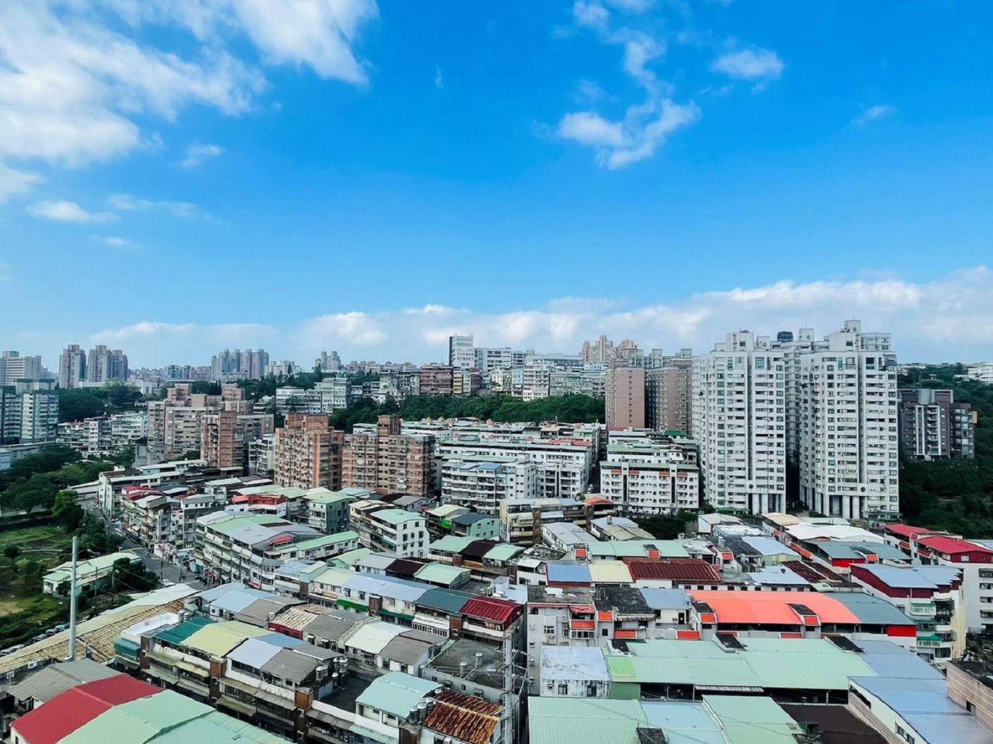 針對行政院鬆綁新青安房貸，房仲業者表示，有助緩解首購族房貸壓力，但房市仍呈現「價跌量縮」格局，圖為房市示意圖。永慶房屋提供