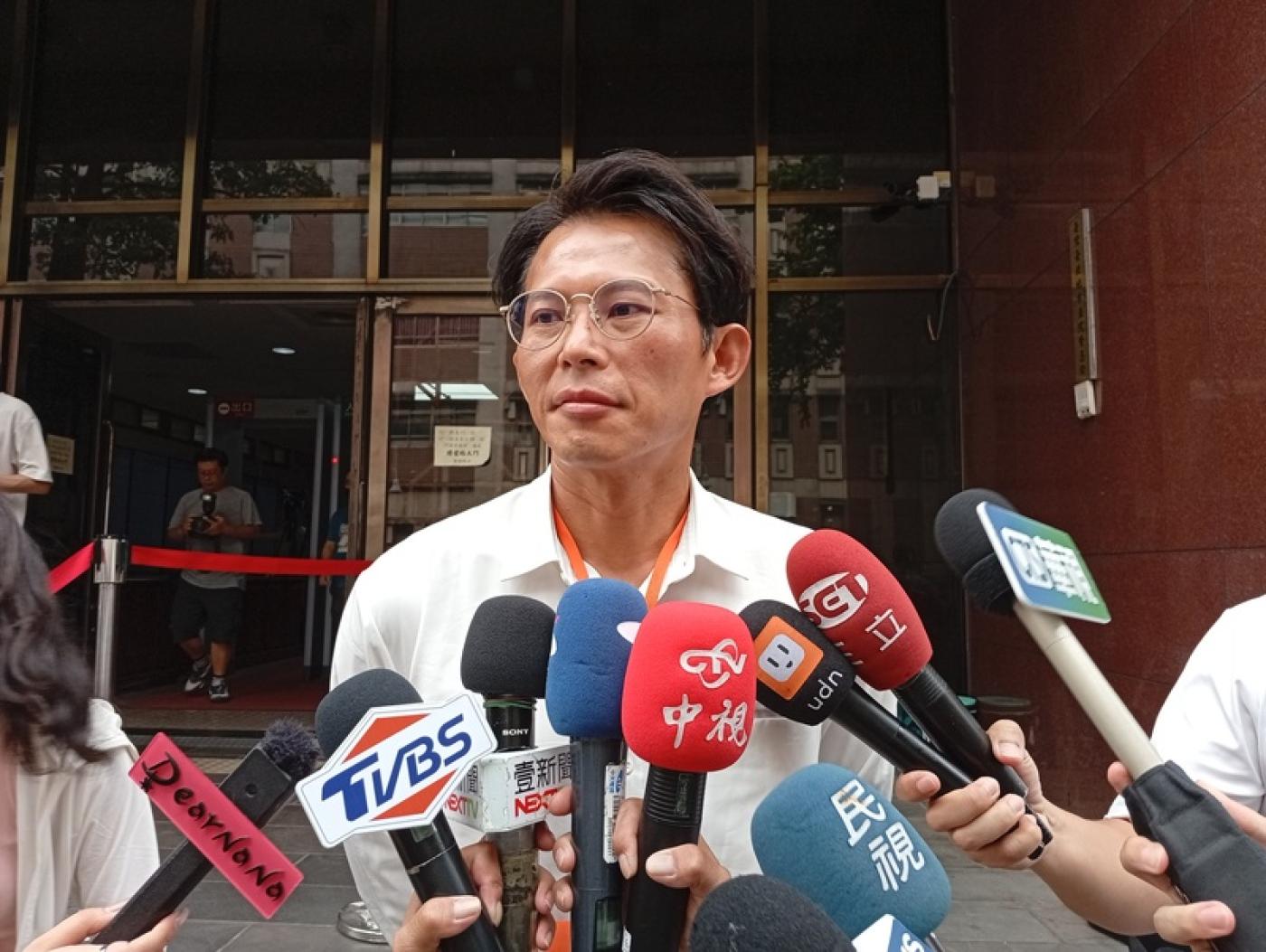北院5月裁定柯文哲7千萬交保，民眾黨主席黃國昌只在臉書發文，並未現身。中央社