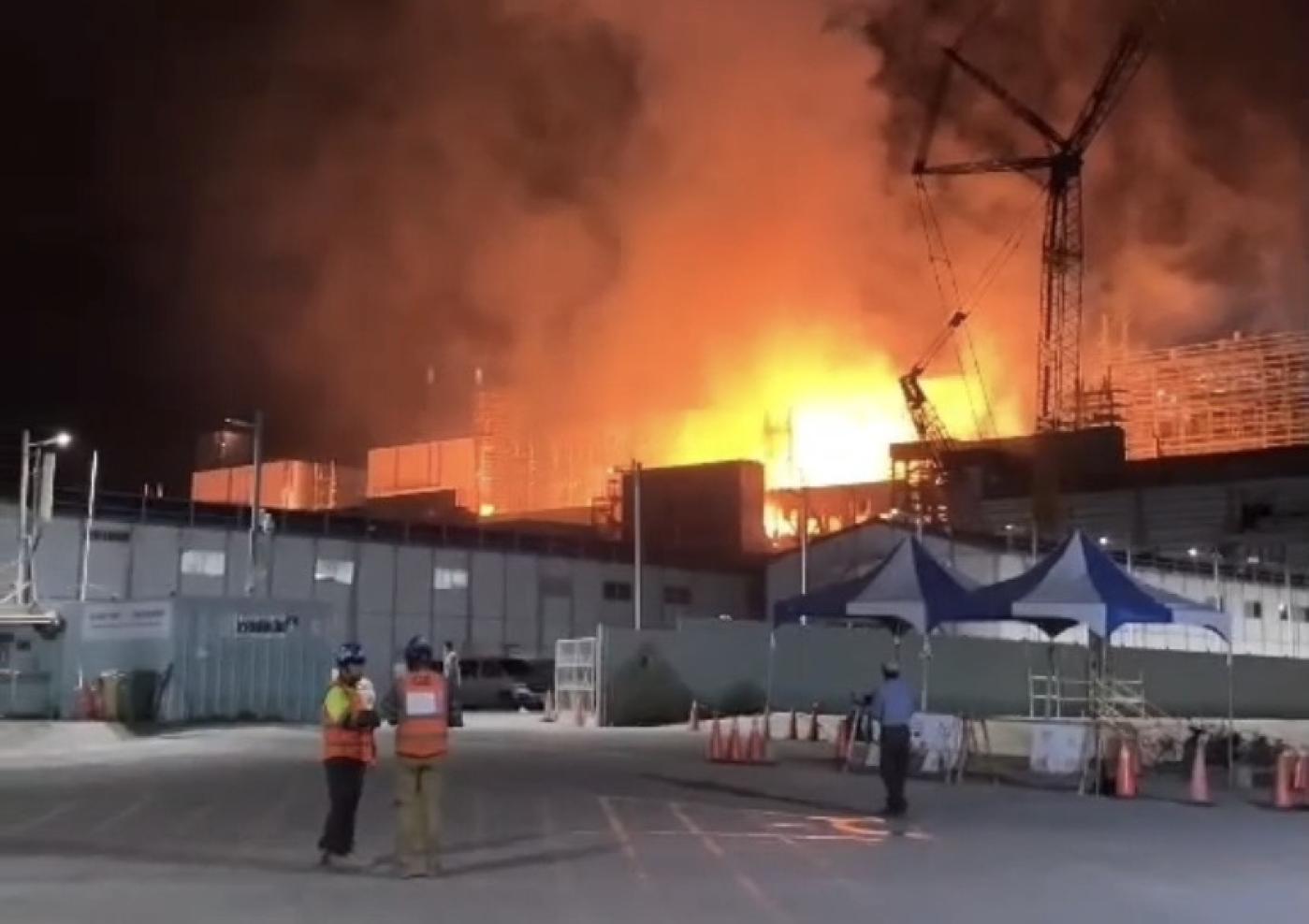高雄興達電廠試機中的天然氣管線外洩起火，引發爆炸，還好現場無人傷亡。民眾提供