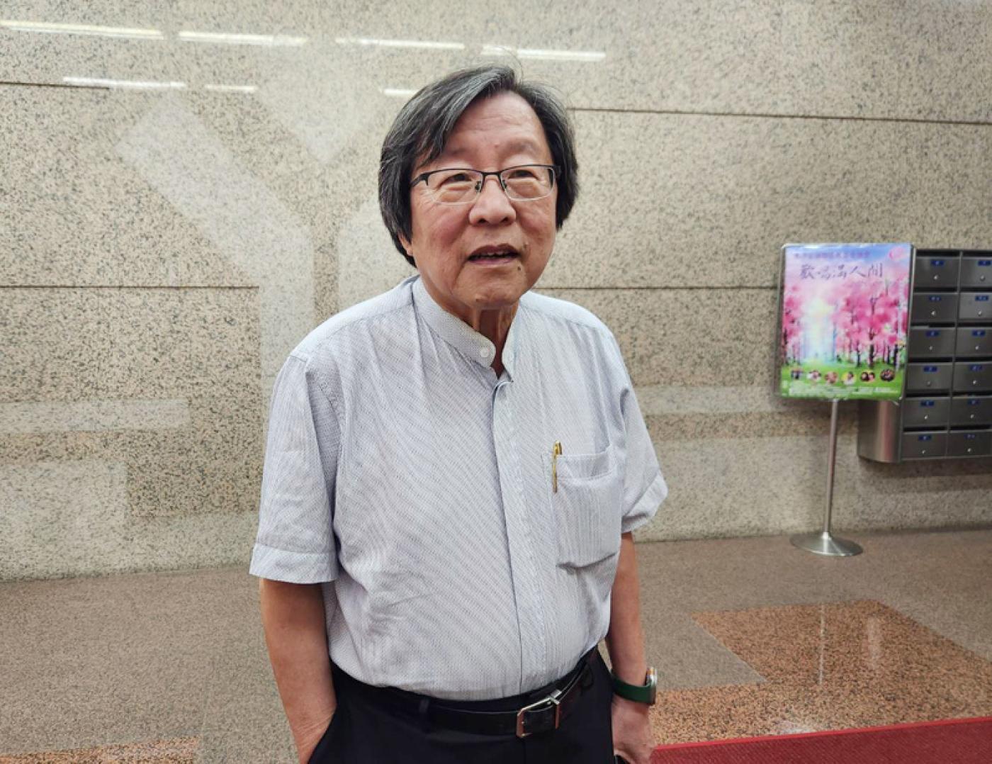 民進黨「2026年選舉對策委員會」10日召開首次會議，選對會共同召集人邱義仁被媒體直擊現身。中央社