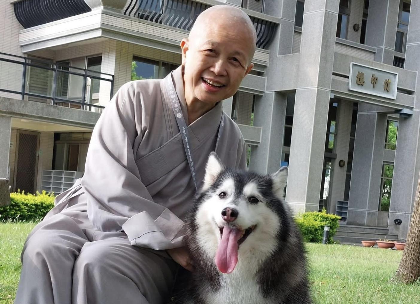 釋昭慧法師倡導「拒領一萬」，她說，大撒幣的結果根本不必外敵，就足以讓台灣沒有明天。翻攝釋昭慧臉書