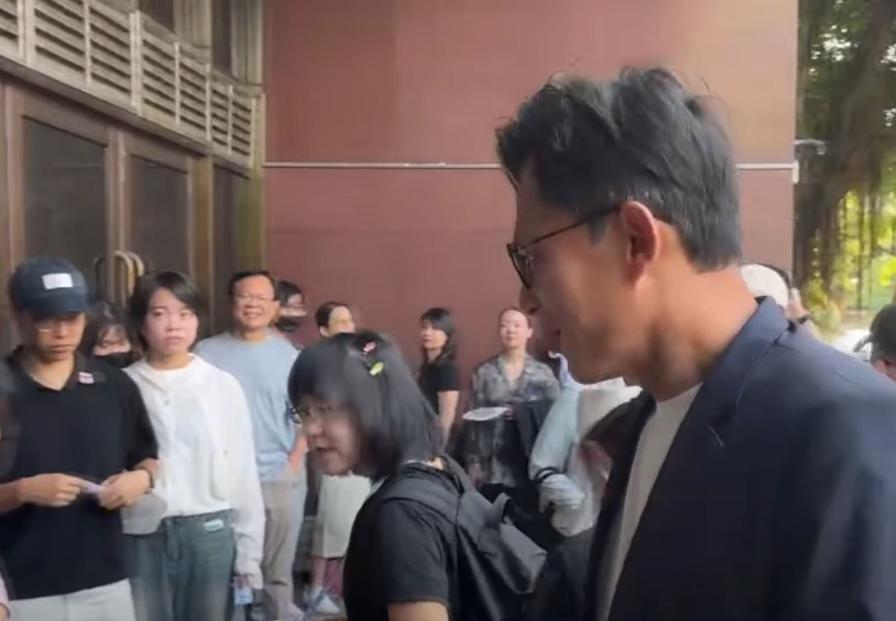 黃國昌不甩警傳喚！現身北院陪柯文哲出庭　中正一分局直接函送北檢偵辦