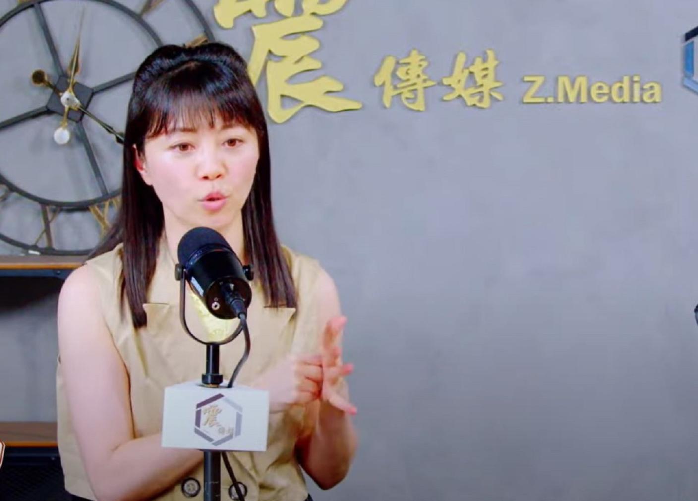 前立委高嘉瑜15日在網路直播節目鬆口，2026她會原則上會選，但賣關子稱「選什麼？大家拭目以待」。翻攝Z.Media震傳媒YT頻道