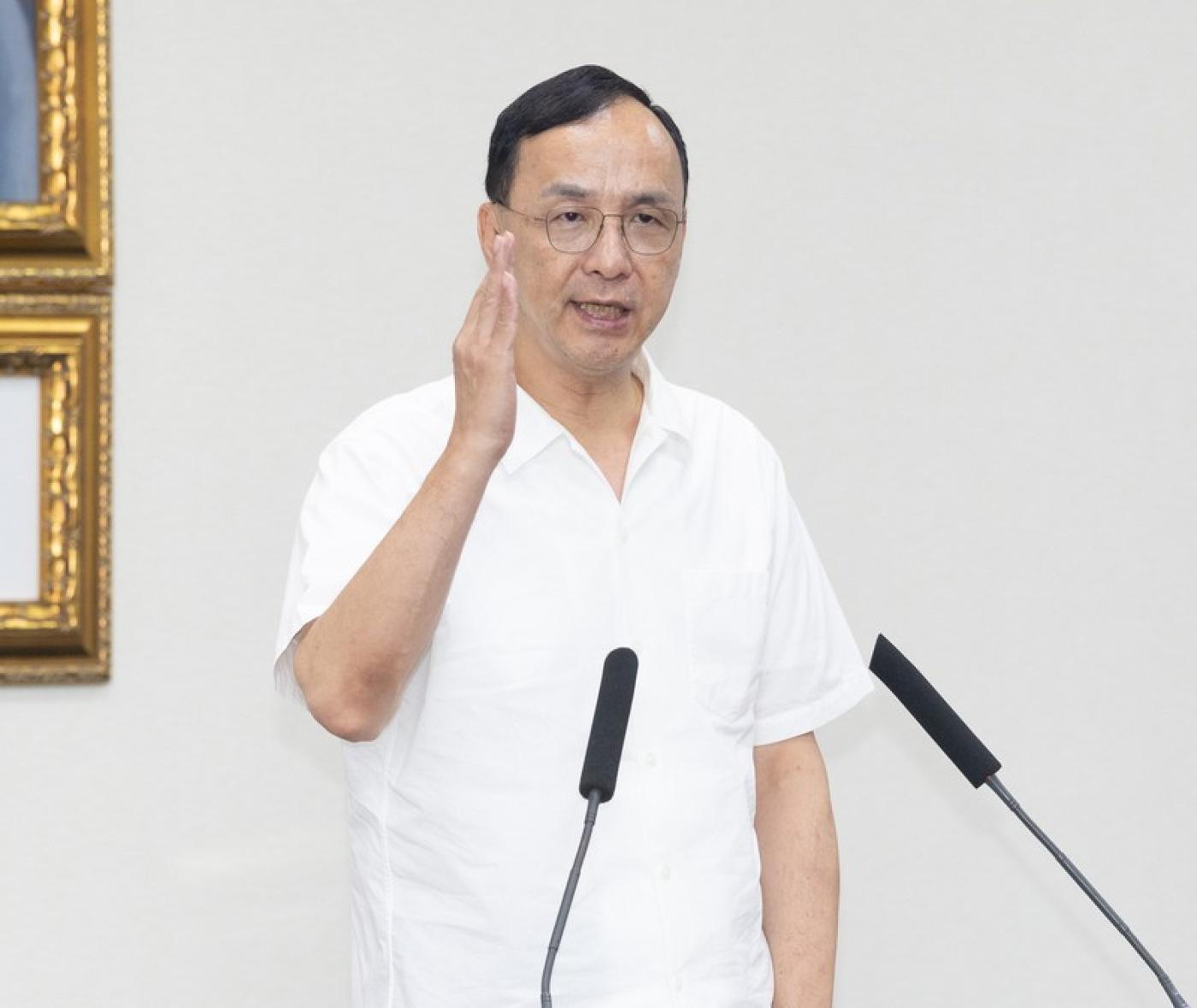 民進黨祕書長徐國勇宣稱沒有台灣光復節，國民黨主席朱立倫（圖）17日在國民黨中常會上提到，民國34年10月25日台灣脫離殖民地，回到中華民國，大家稱為光復節，呼籲民進黨不要在內部製造動亂。 中央社