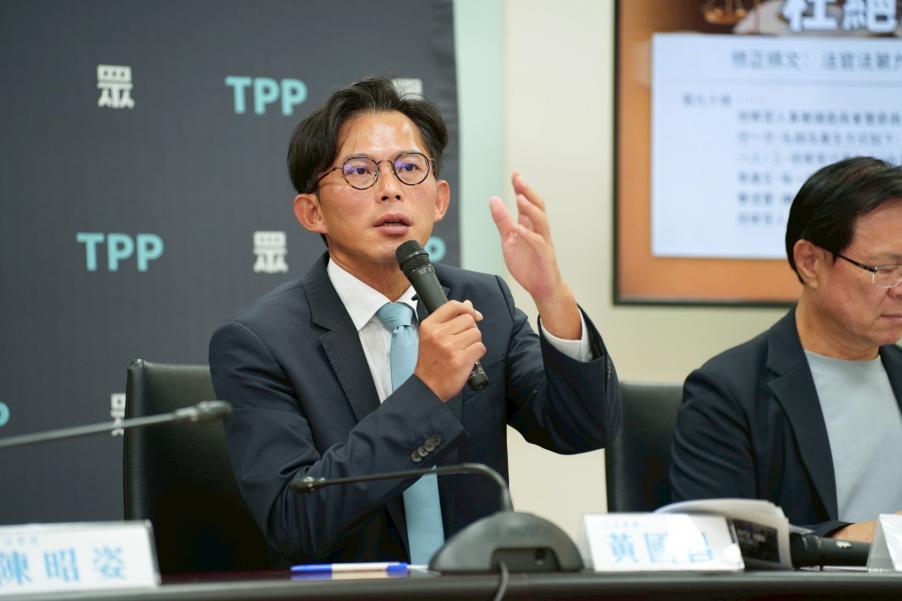 藍白不同調!傅崐萁喊停砍軍公教年金列最優先法案 黃國昌:年改不走回頭路是基本原則