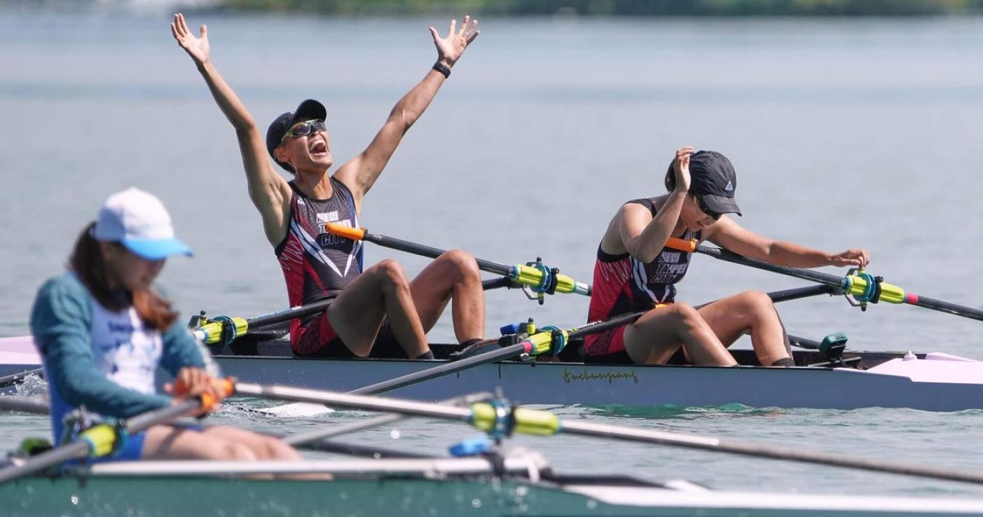 李冠儀在今年全國運動會代表新北市勇奪女子組輕量級單人雙槳、雙人雙槳金牌。圖為雙槳奪牌時刻。翻攝李冠儀臉書