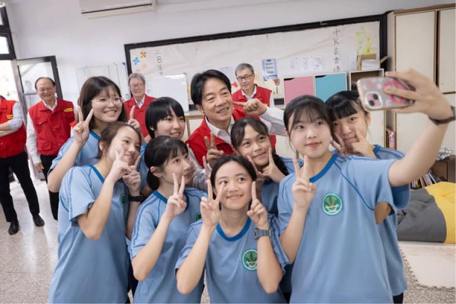 與賴清德合照遭網路霸凌　蘭女學生提告「不能因為討厭一個人就往死裡罵」