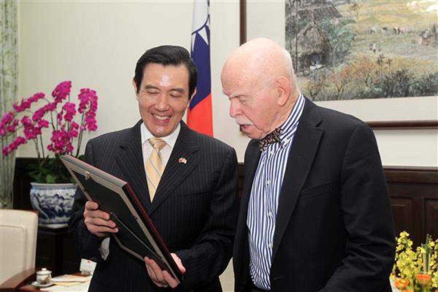 孔傑榮(右)2013年曾來台灣拜會時任總統的馬英九。圖取自總統府網站