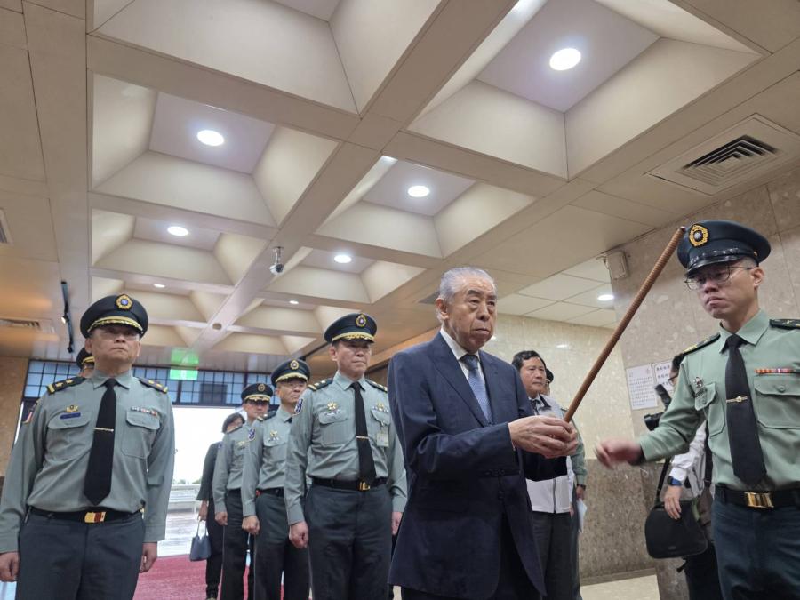 無畏狂風暴雨侵擾　李棟樑慰問五指山感謝官兵守護先賢英靈