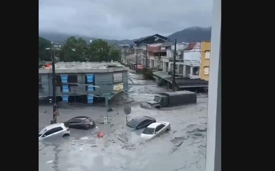 國軍投入樺加沙颱風救災突遇堰塞湖潰堤　10噸重中型戰術輪車也遭洪水衝走