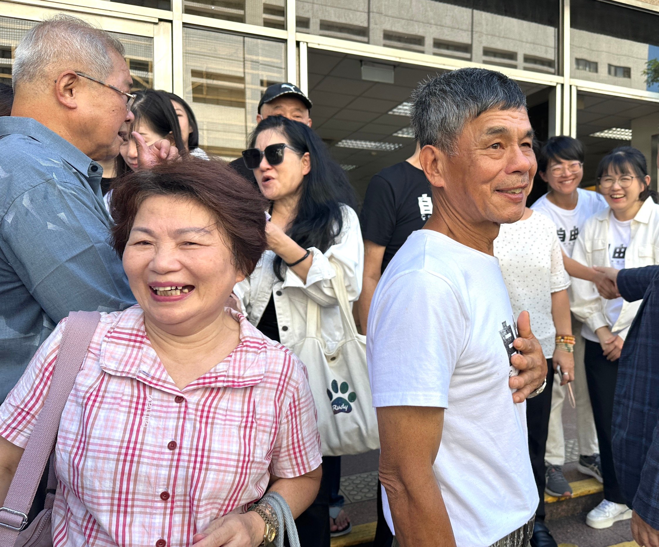 麵包師傅呂金鎧（右）涉32年前女大生命案，在服刑19年後獲准再審改判無罪。林啟弘攝