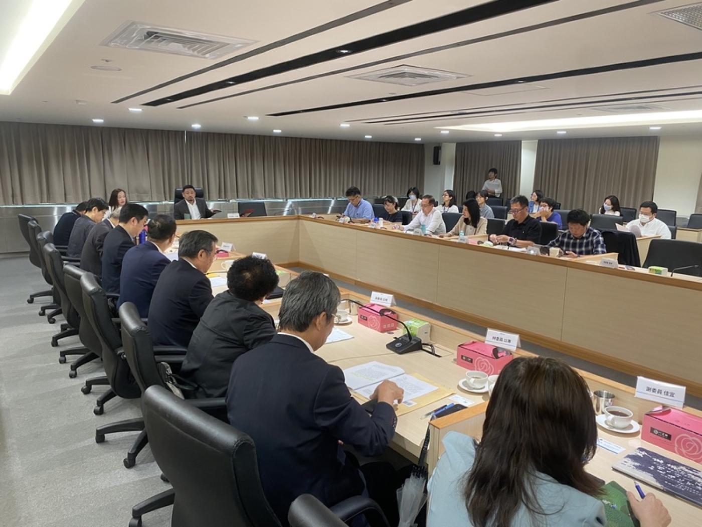台灣最低工資已經連續9年調漲，勞動部26日召開最低工資審議會，邀集勞、資、政、學等委員共同出席審議。中央社