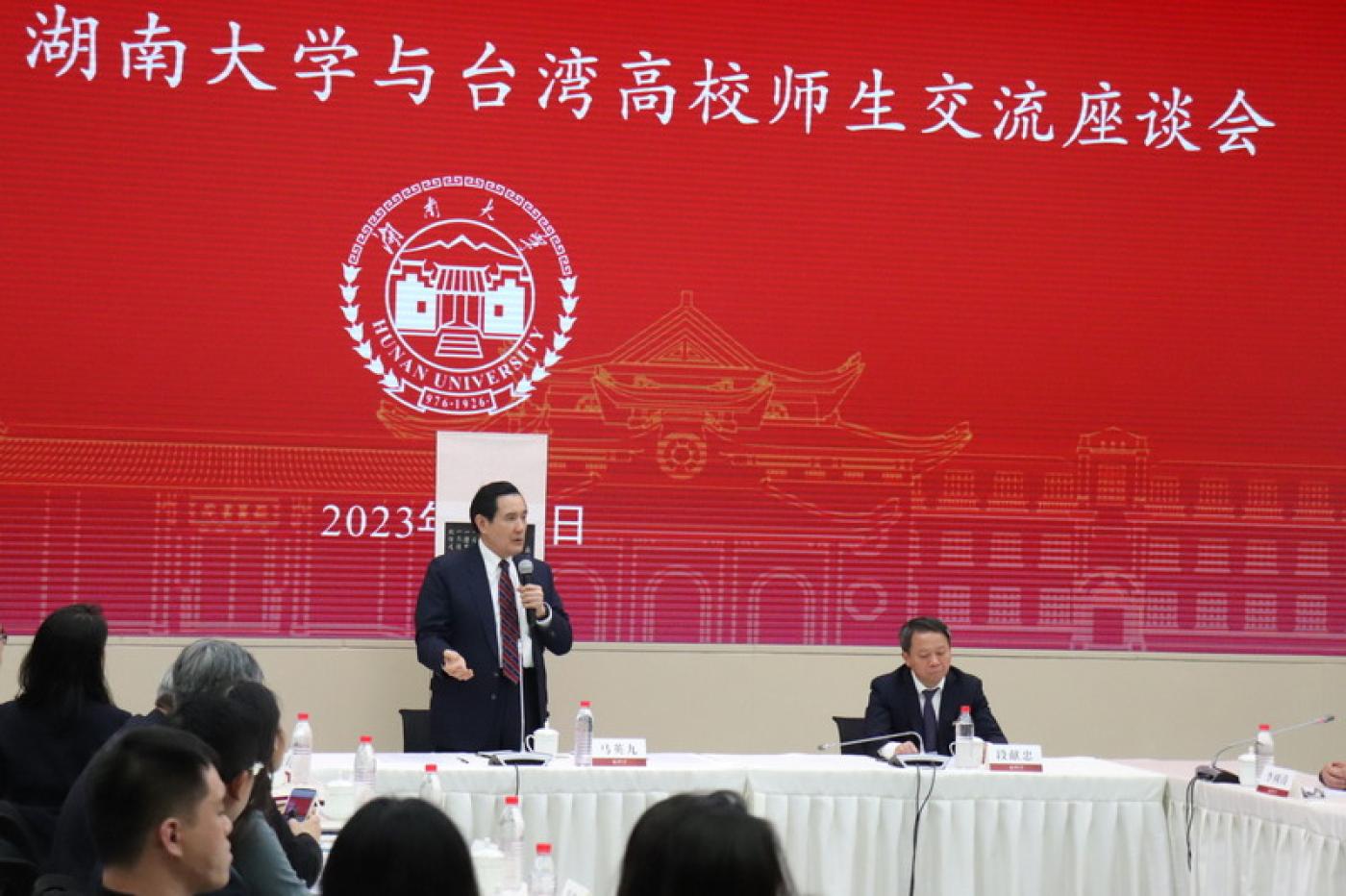 前總統馬英九2日與湖南大學交流時，提到國家修憲分了台灣地區跟大陸地區，都是中華民國，都是中國。中央社