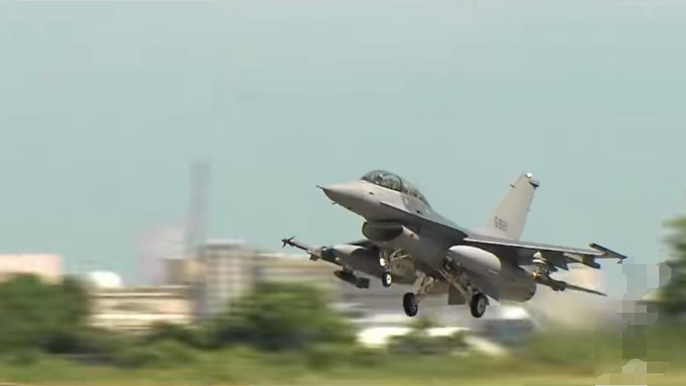 空軍澄清未實施超音速飛行。翻攝國防部發言人臉書影片