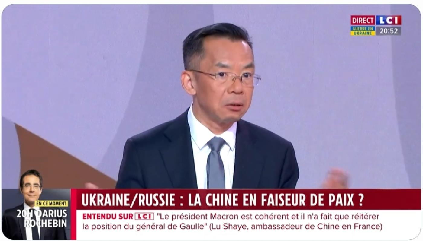 中國駐法大使盧沙野21日晚間接受法國LCI電視節目專訪時提到，「台灣命運由中國人決定」，之後又暴走反嗆提問記者「沒唸過書」。翻攝LCI推特影片截圖
