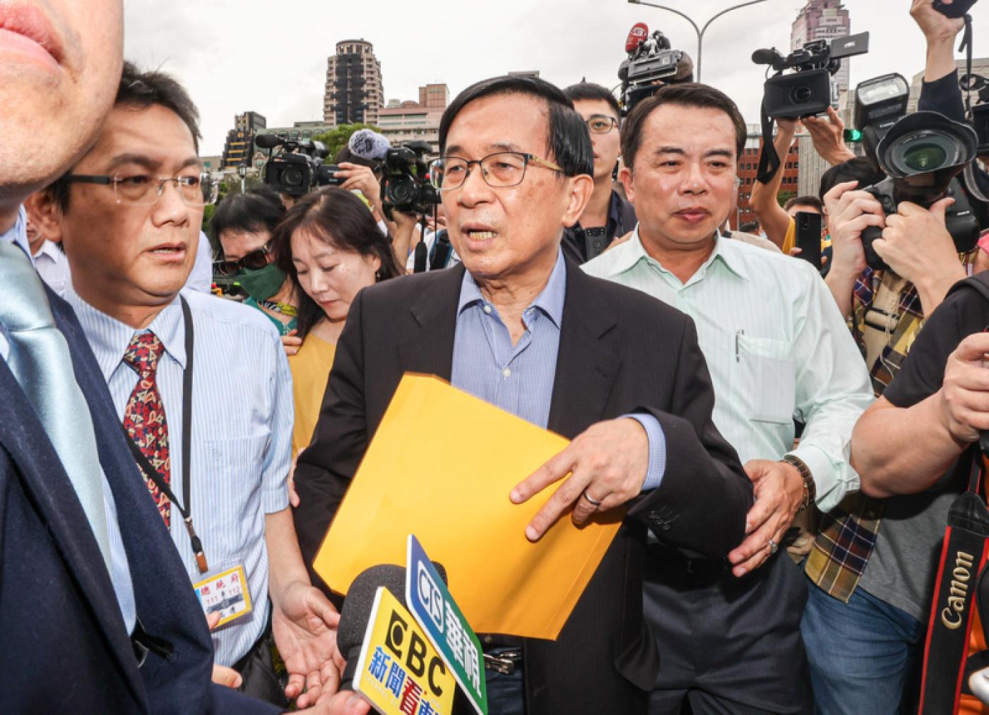 前總統陳水扁為了即將被解職的兒子陳致中親上凱道請願。中央社