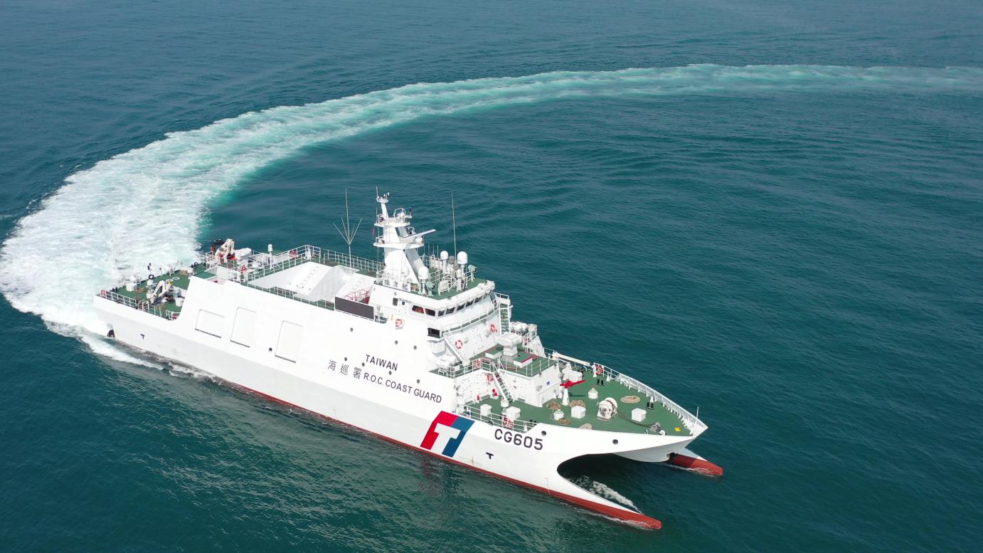 台菲兩國的海巡艦，在巴士海峽執行台菲海巡救難實兵驗證，但海巡署否認。圖為參加演訓的海巡旗津艦。資料照片