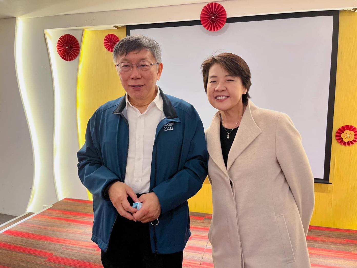 台北市前副市長黃珊珊(右)將擔任台灣民眾黨主席柯文哲(左)參選總統的競選總幹事。翻攝黃珊珊臉書