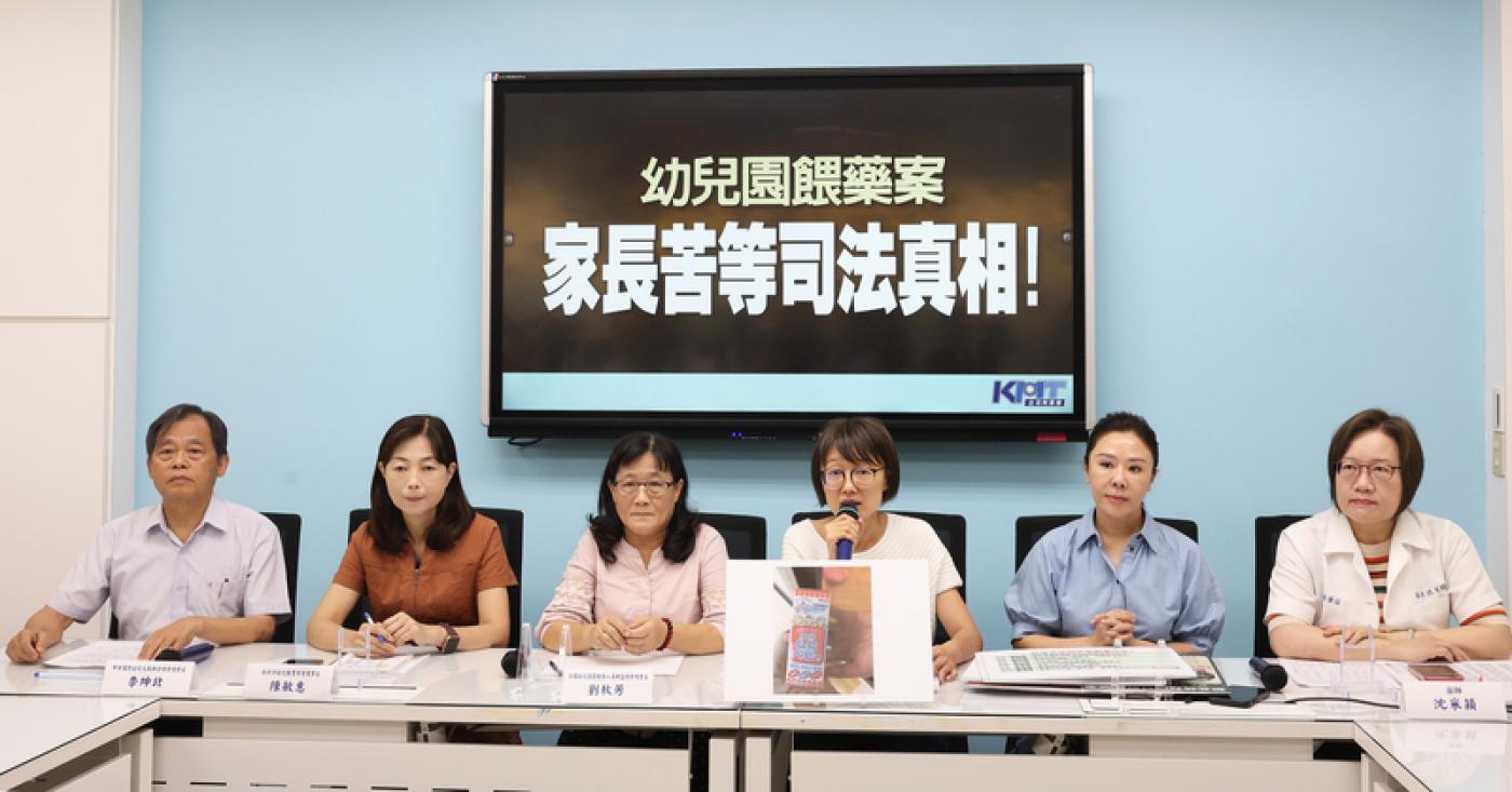 國民黨立委傅崐萁被控性騷，國民黨婦女部主任李彥秀(右2)說會用最快時間釐清事實。中央社