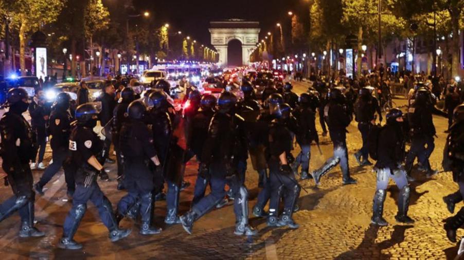 資源匱乏、不滿警察　法國郊區結構問題燒出大暴動