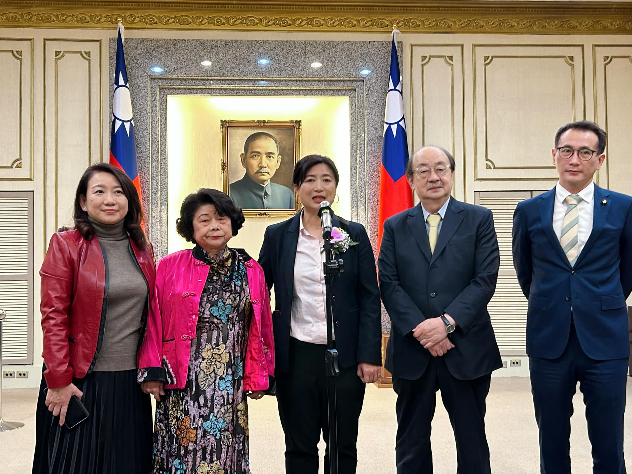 蔡培慧宣誓就職 上任展現即戰力立刻處理南投垃圾問題