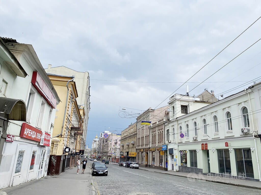 因戰火威脅，烏克蘭哈爾科夫居民走了差不多一半，市況雖平靜，但也異常蕭條。圖為哈爾科夫街道。