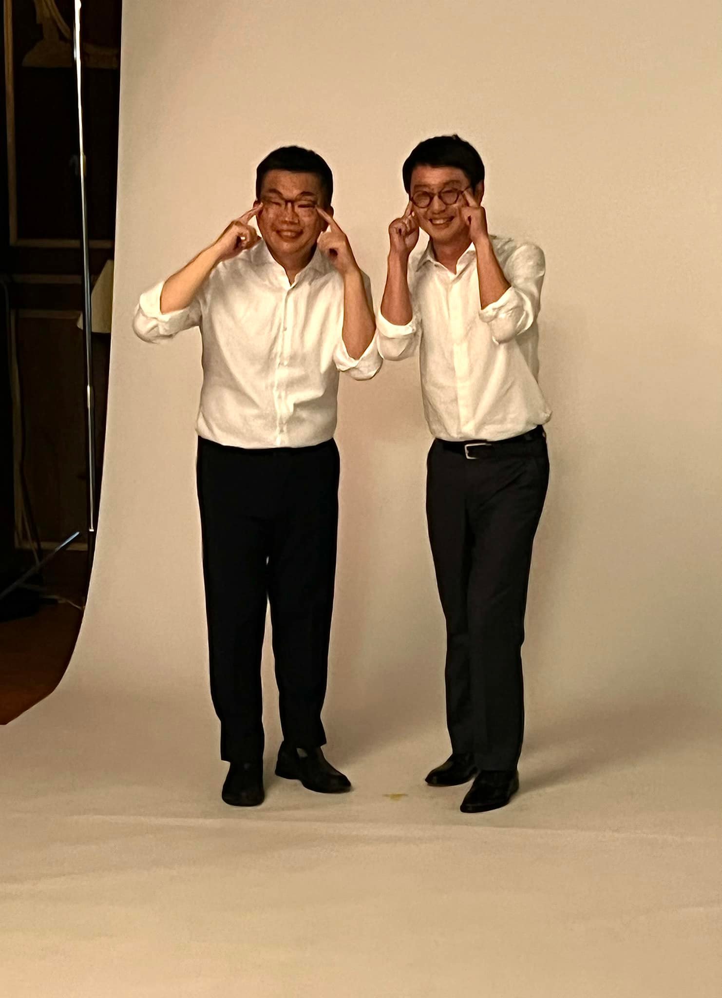 蔡其昌與正國會大咖議員江肇國（右）合拍選舉照。翻攝畫面