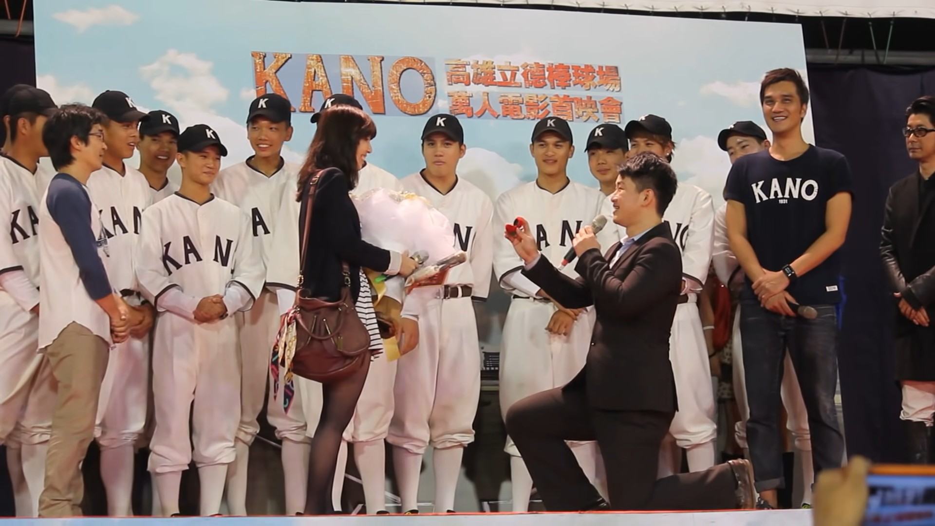 2014年陳柏惟曾在KANO高雄首映會上向阿娟求婚。翻攝 youtube