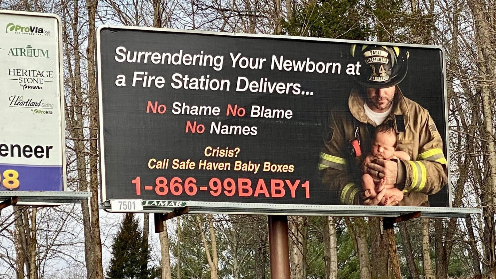  安全港嬰兒箱設置戶外廣告牌，在各地推廣嬰兒箱。翻攝Safe Haven Baby Boxes臉書
