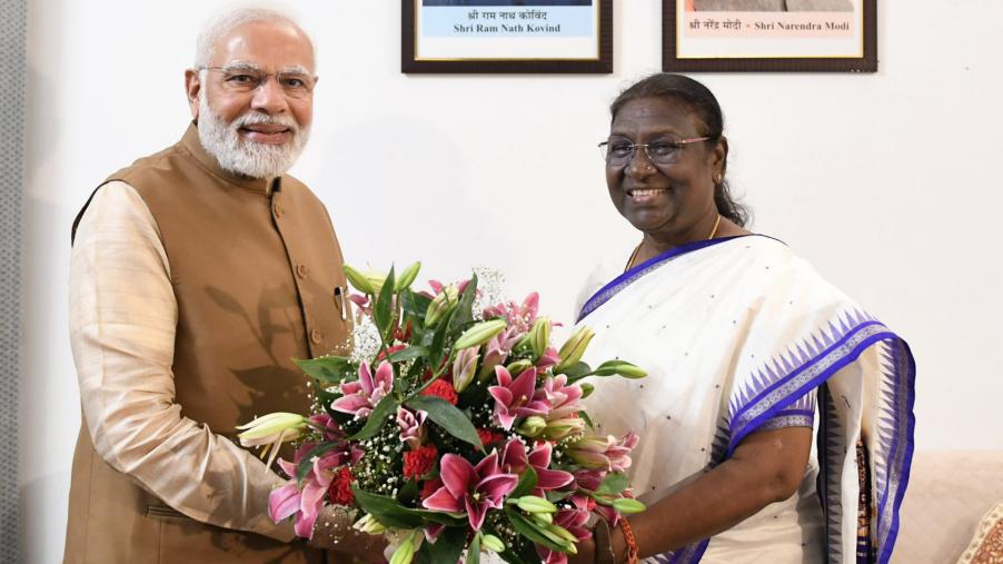 印度民主史首例　女性原住民領袖慕爾穆當選總統